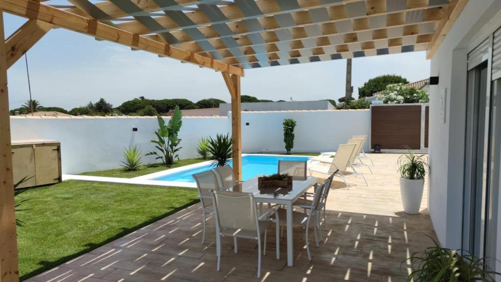 PALAPA GARDEN, muy cerca del mar, con piscina privada Villa Chiclana de la Frontera Exterior foto